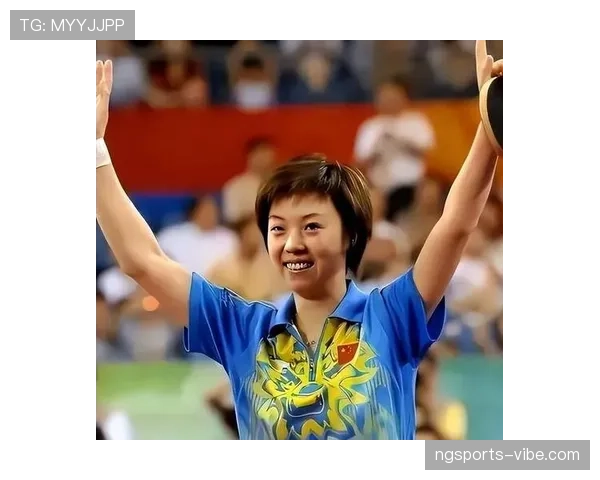 张怡宁去菜市场被拍，手上的名牌包把隔壁大妈看懵了